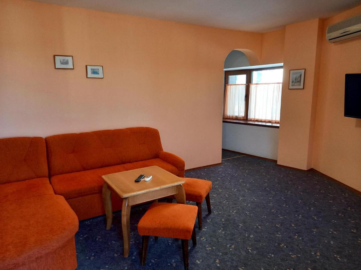Regina'S Guesthouse Balchik Esterno foto